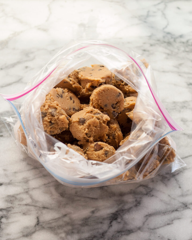 separate freezer bags to store individual cookies